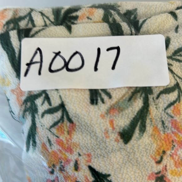 Studio B by Bobeau/Wrap Dress/ Tie Front /Cream w/Floral Print/ V-Neck /Size M/ - Picture 11 of 11